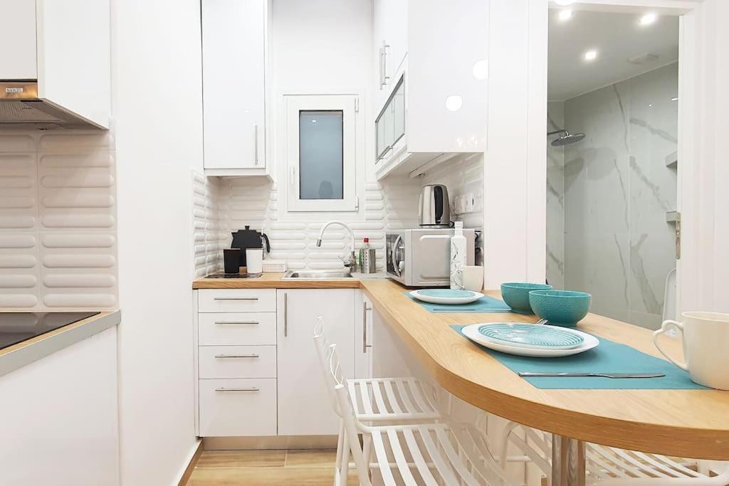 Acropolis Thisio Apartment 2 Bedrooms 2 Bathrooms Athena Bagian luar foto